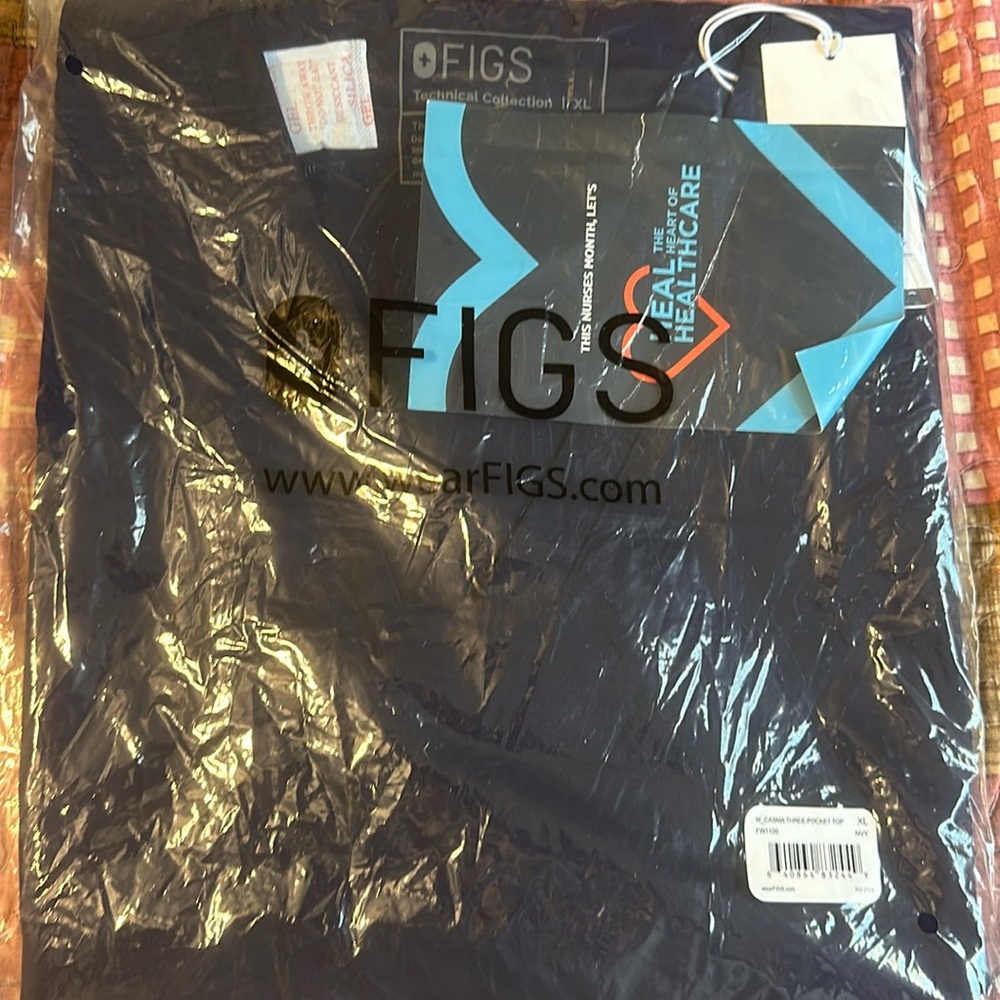 Figs 3 pocket top Xl